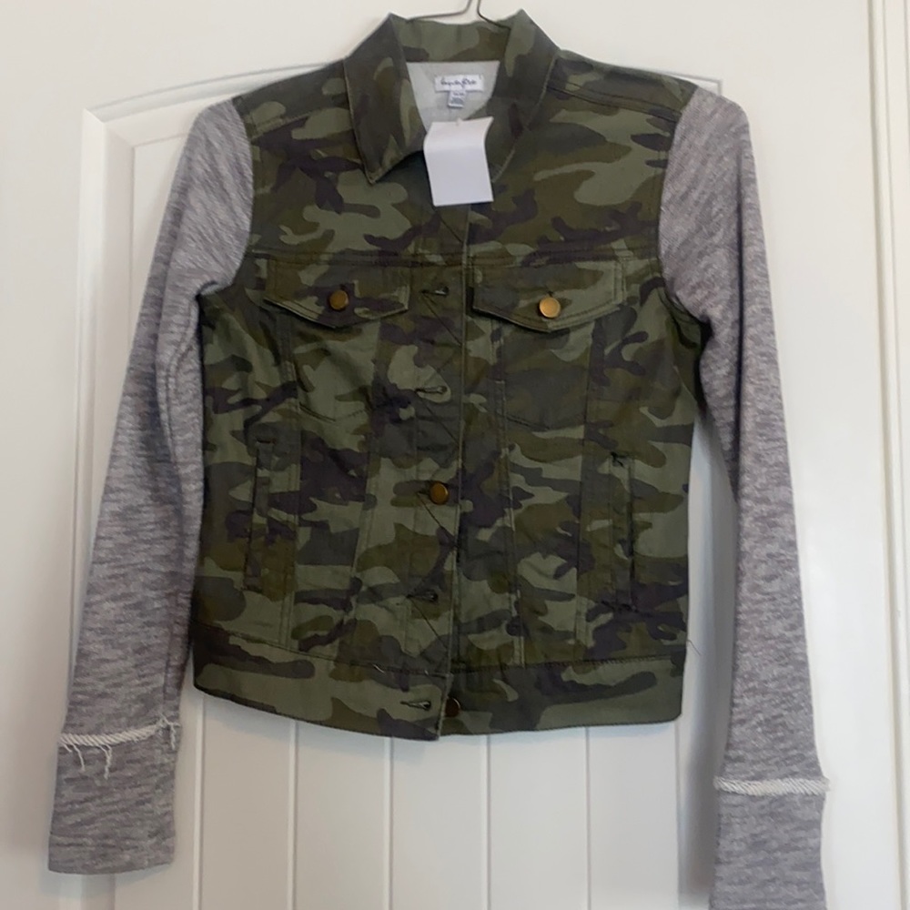 New w tags, lightweight camo jacket xsmall